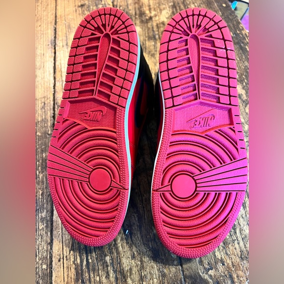 Nike Air Jordan 1 Mid GS Reverse Bred Kids Sneakers - Picture 3 of 8